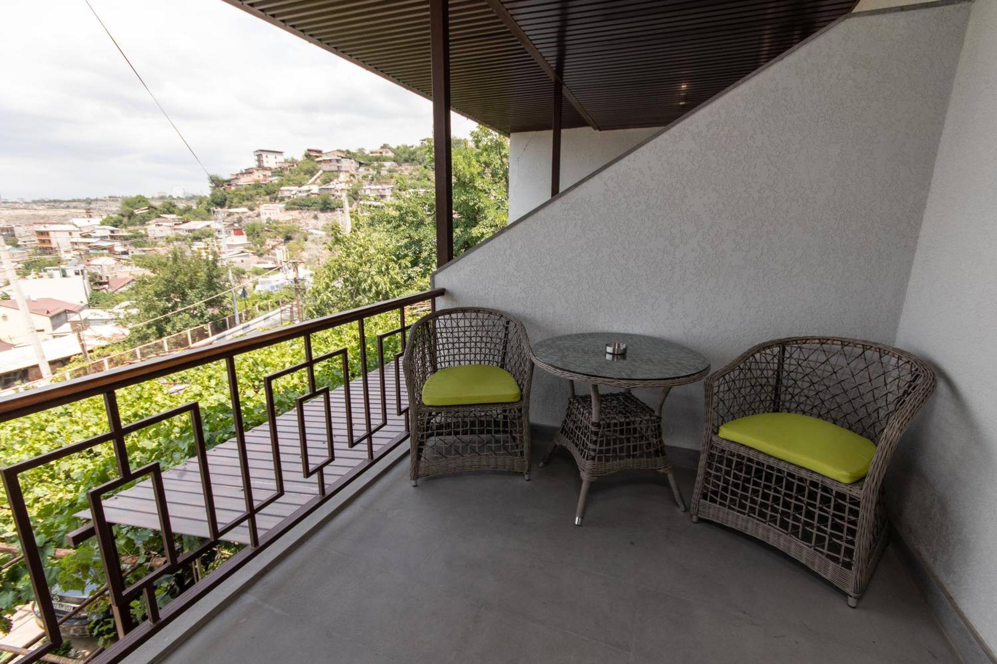 Hillside Guest House 예레반 외부 사진