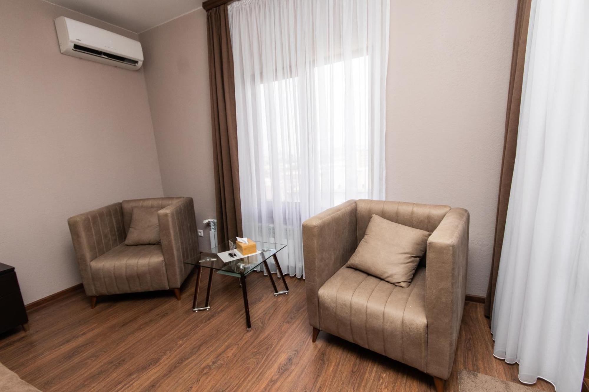 Hillside Guest House 예레반 외부 사진
