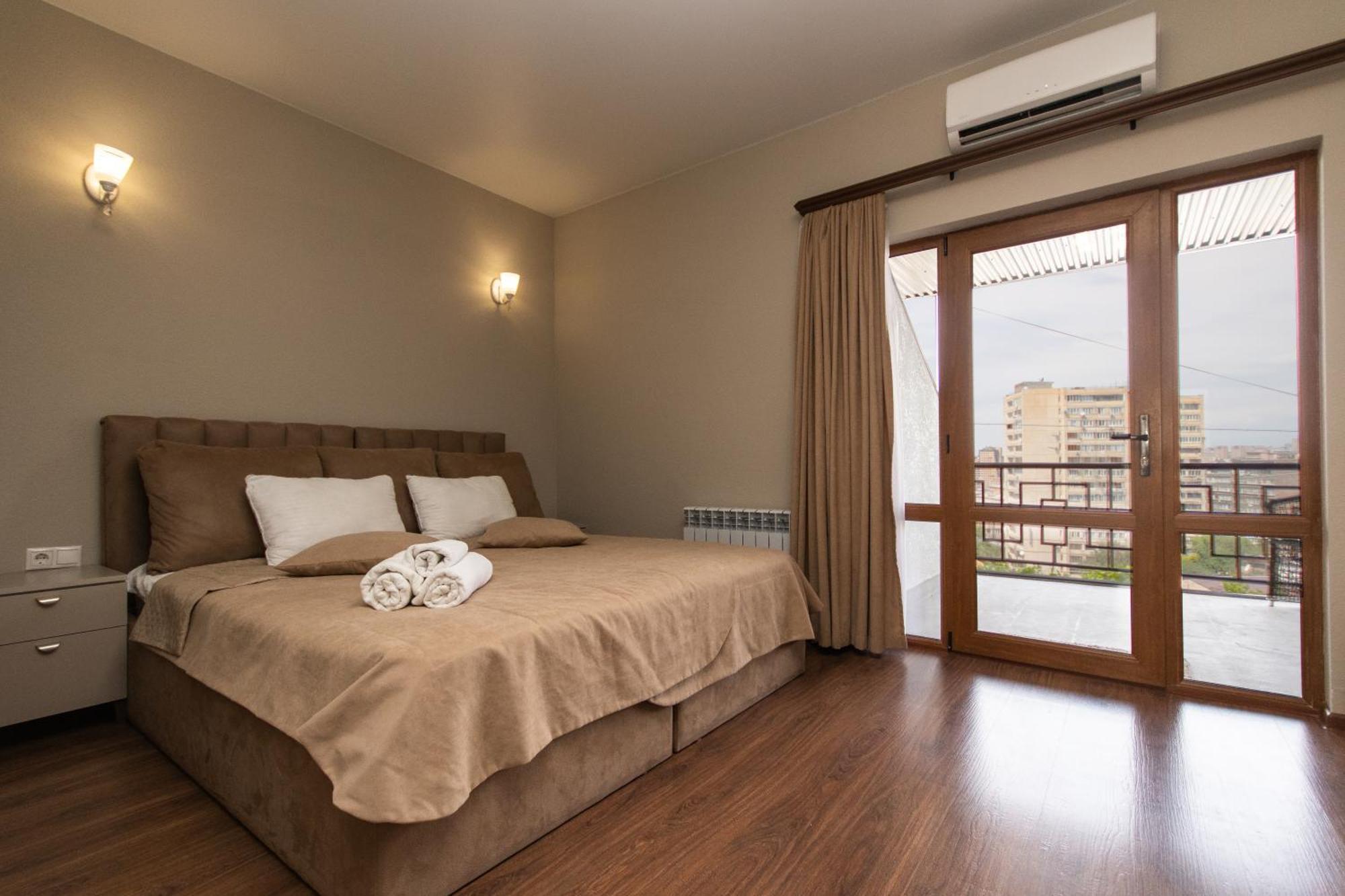 Hillside Guest House 예레반 외부 사진