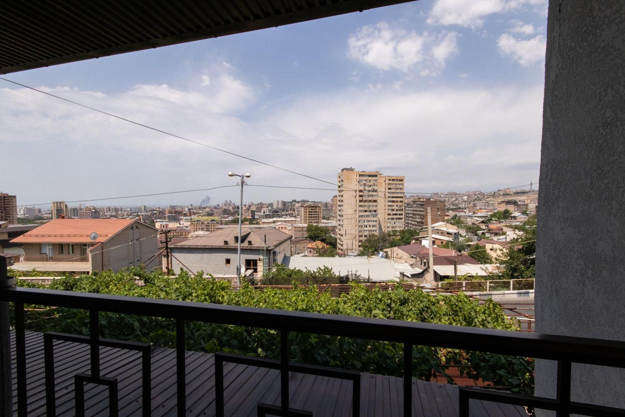 Hillside Guest House 예레반 외부 사진