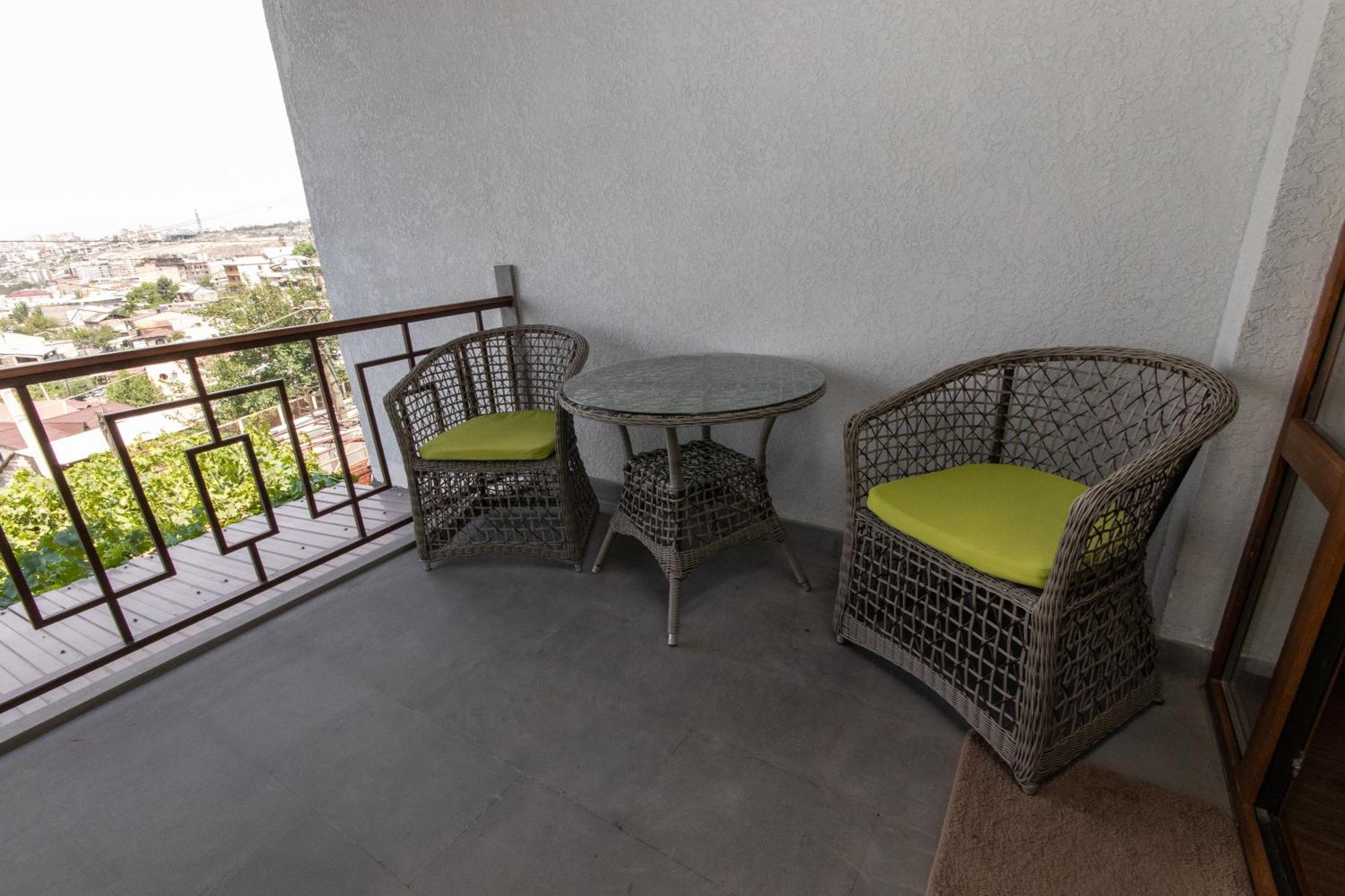 Hillside Guest House 예레반 외부 사진