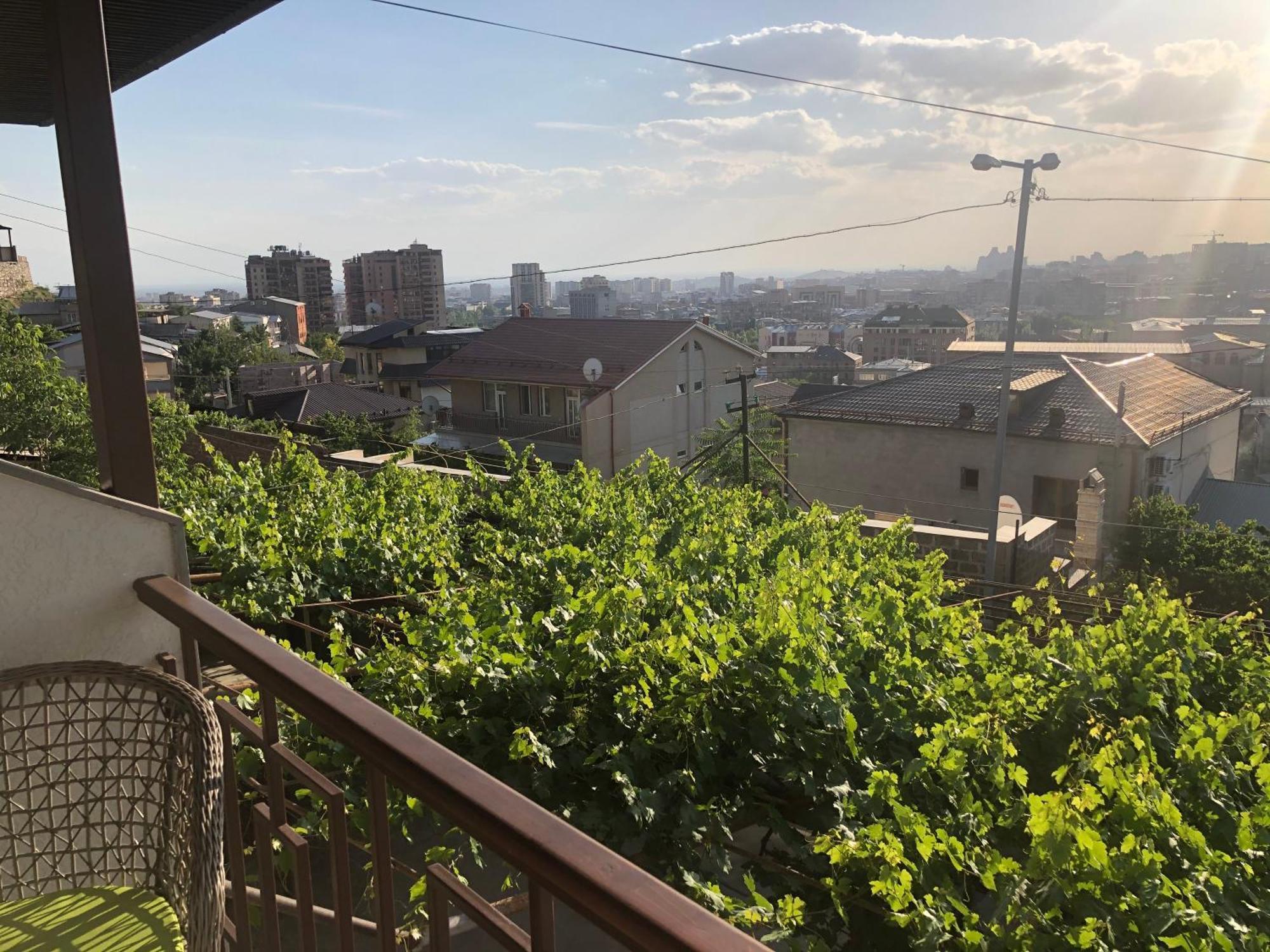 Hillside Guest House 예레반 외부 사진